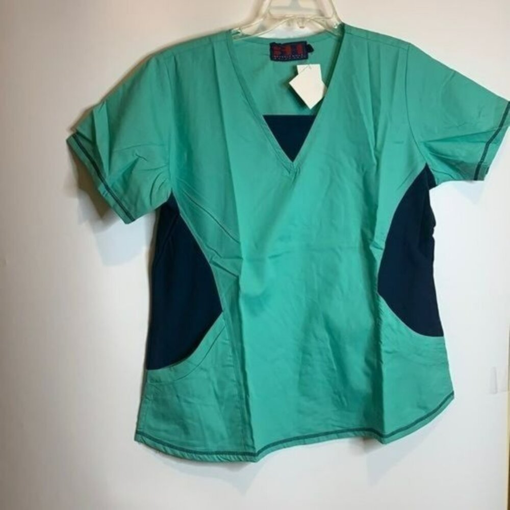 NWT Beverly Hills Uniforms Scrubs Top Large L